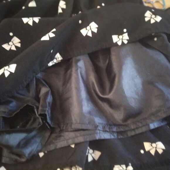 Forever 21 Black and White Skirt with Under Shorts- Size: S - Picture 8 of 17